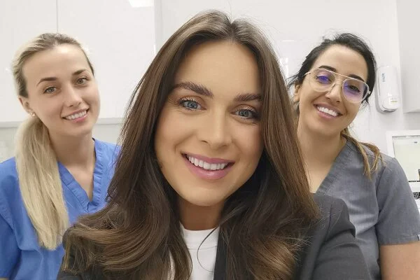 Dr Kiren - dentist in London having a dental consultation